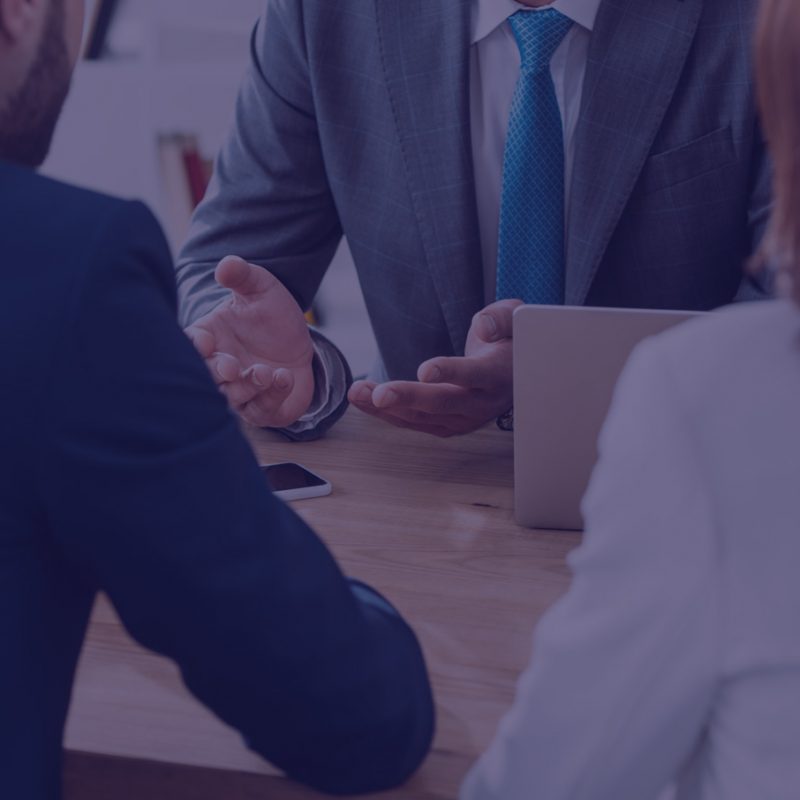 fotos-de-asesoria-fiscal-con-fondo-azul